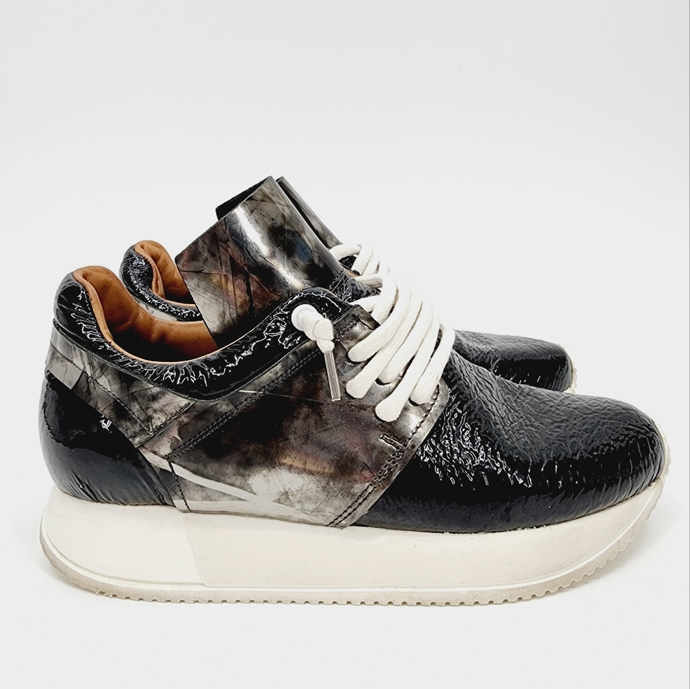 Women’s Black and White Fashion Sneakers